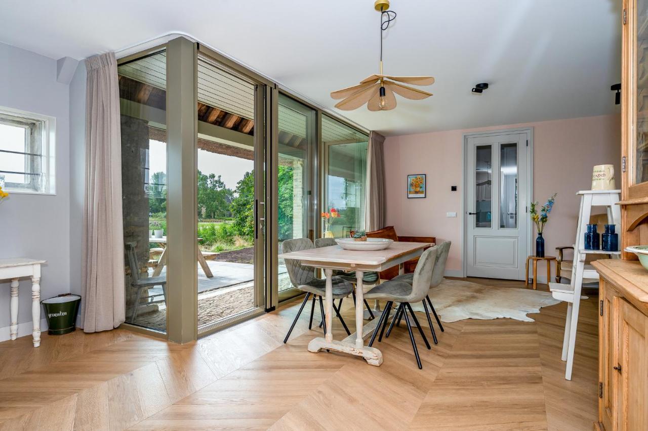 Appartement De Dageraad In Monumentale Boerderij Kimswerd Eksteriør billede