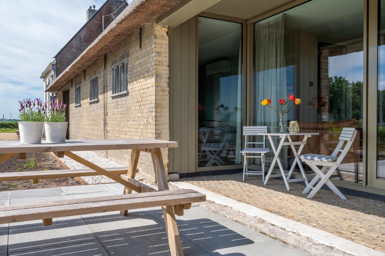 Appartement De Dageraad In Monumentale Boerderij Kimswerd Eksteriør billede