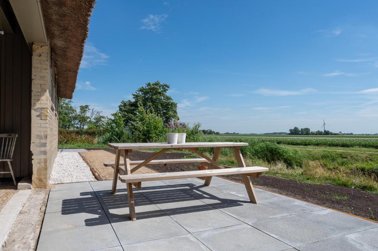 Appartement De Dageraad In Monumentale Boerderij Kimswerd Eksteriør billede