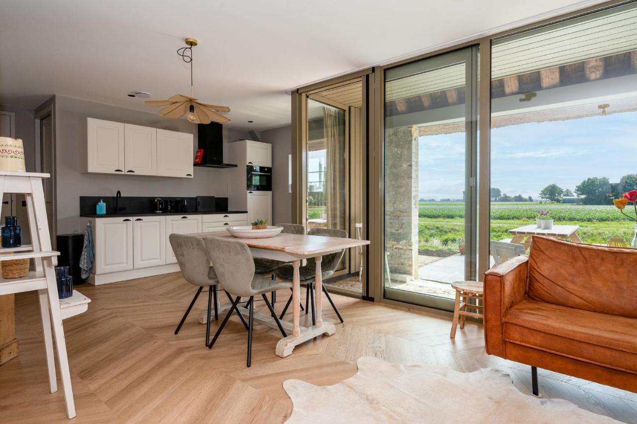 Appartement De Dageraad In Monumentale Boerderij Kimswerd Eksteriør billede
