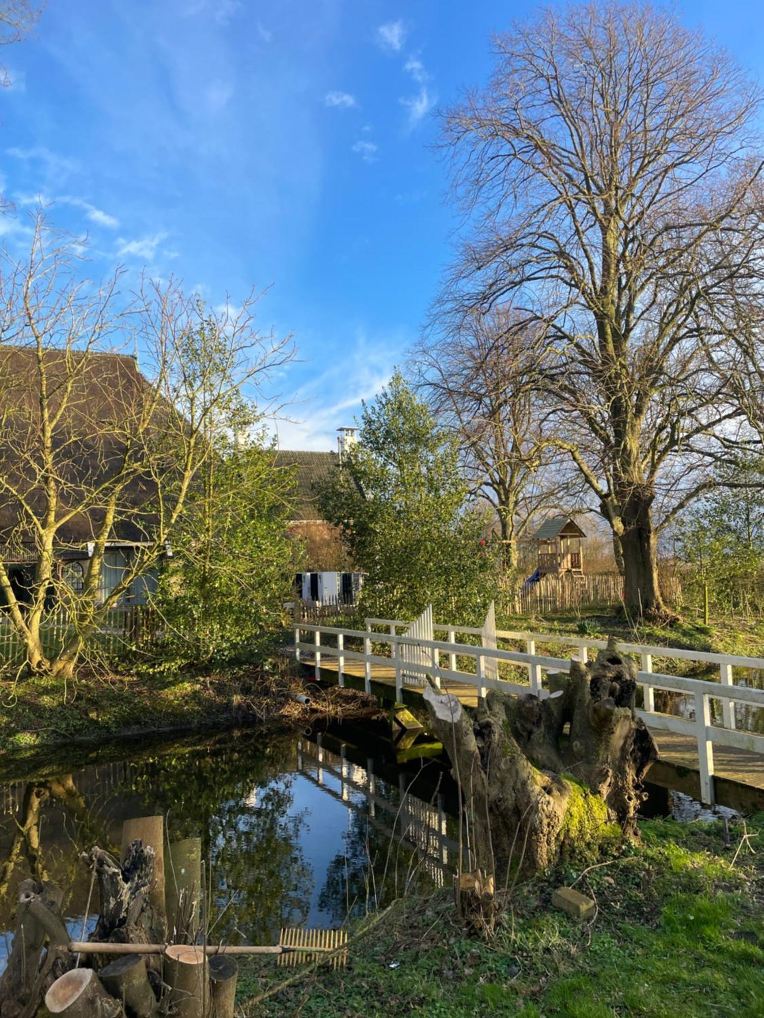 Appartement De Dageraad In Monumentale Boerderij Kimswerd Eksteriør billede